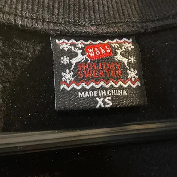 Like New - Well Worn Youth Holiday Sweater Size XS - Picture 3 of 3